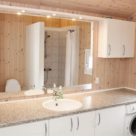 Three-bedroom Holiday In * Hals