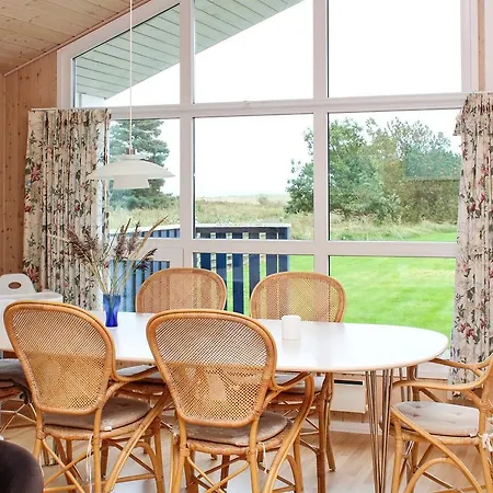 Three-bedroom Holiday In * Hals