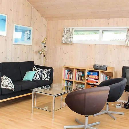 Three-bedroom Holiday In * Hals