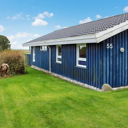Three-bedroom Holiday In * Hals