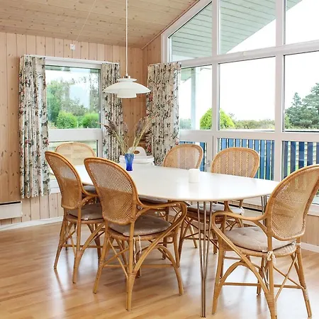 Three-bedroom Holiday In * Hals